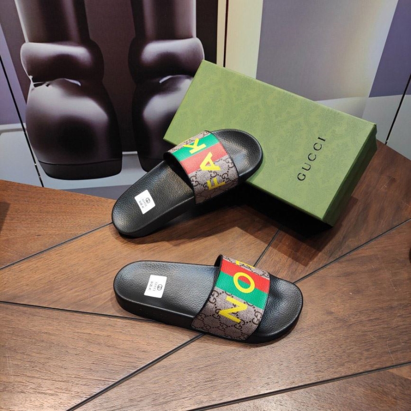 G*u*i slippers
